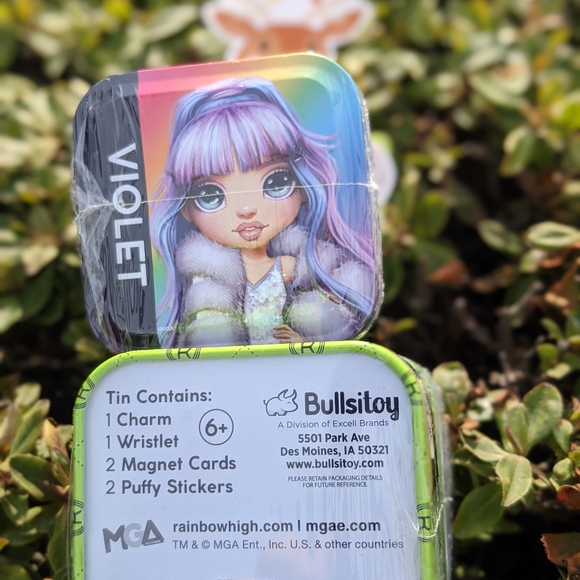 Rainbow High Lila Yamamoto Fashion Doll w/ 2 Designer Outfits + 2 BONUS Tins - Picture 7 of 13